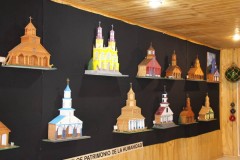 VISITA LA EXPOSICIÓN DE RETABLOS DENOMINADA “ARQUITECTURA DE CHILOÉ” EN NUESTRO MUSEO DE HISTORIA