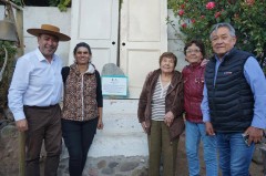 EMOTIVA CEREMONIA DE INSTALACIÓN DE LA ROCA CONMEMORATIVA DE LA ANTIGUA ESCUELA DE LA CANELA